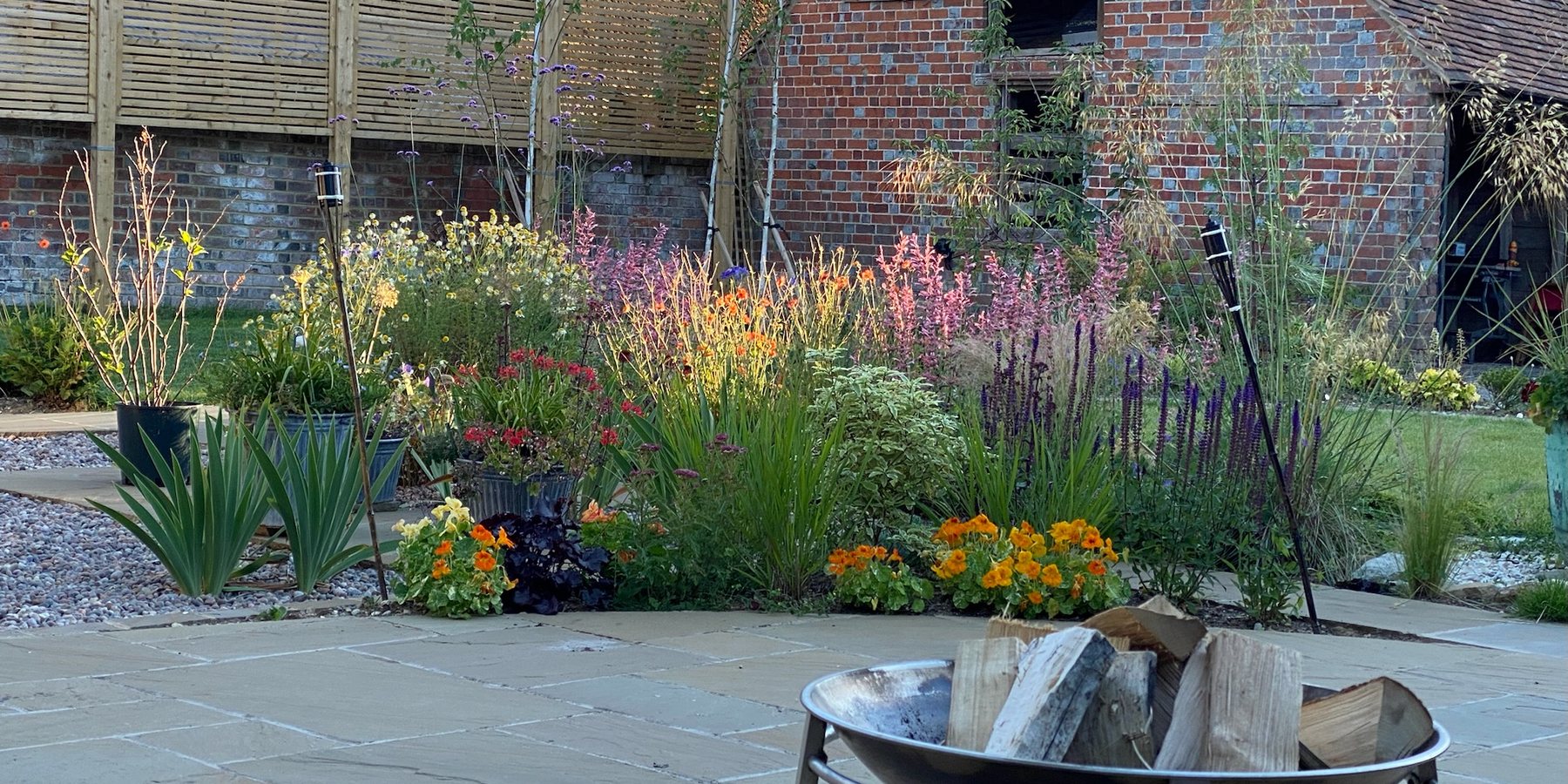 Barn Courtyard Garden in Oxfordshire